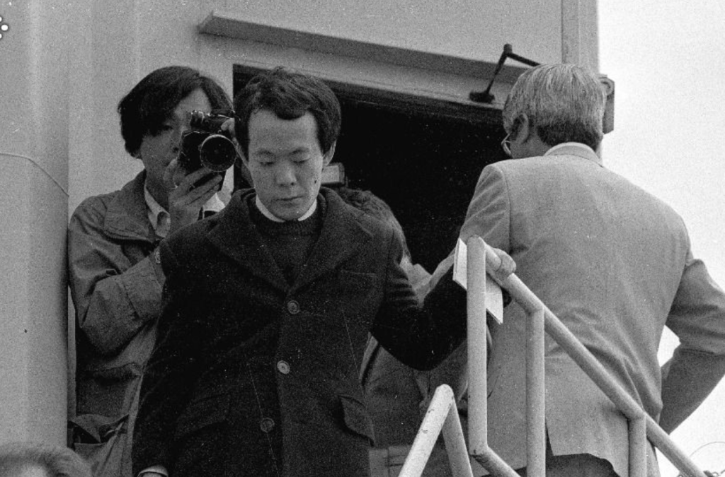 佐川一政1984年由法国引渡返回日本。