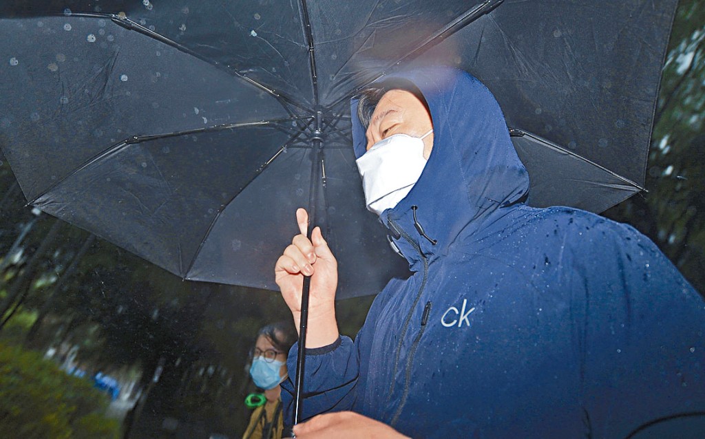 涉案警長到庭應訊。