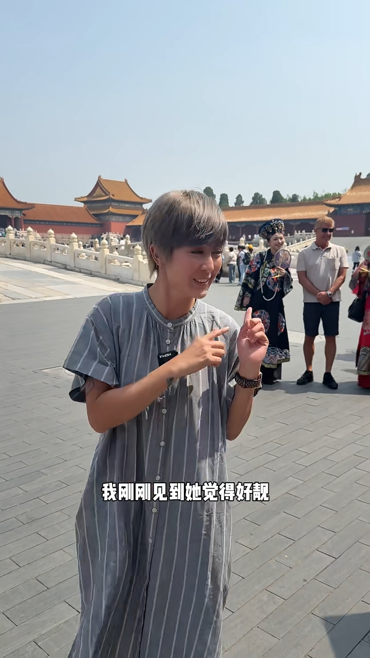 唐寧又曾到北京拍旅遊和美食片,結果惹來不少揣測。 唐寧又曾到北京拍旅遊和美食片,結果惹來不少揣測。