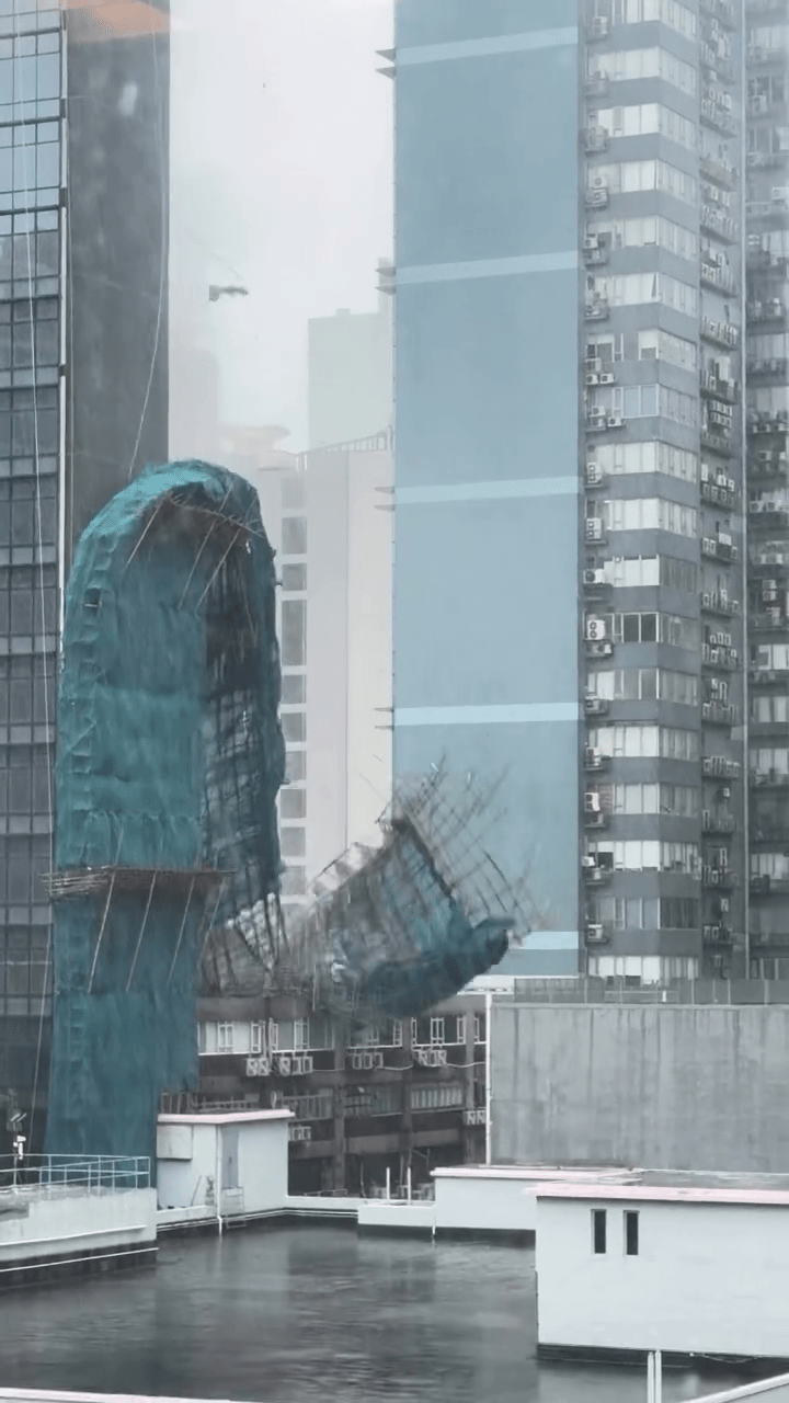 棚架跌落旁邊工廈天台。Threads：digi.innovation.mkt