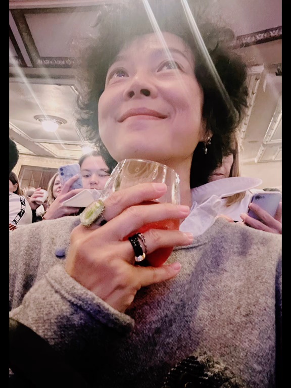 蘇岩曾帶女兒在倫敦看音樂劇 蘇岩曾帶女兒在倫敦看音樂劇