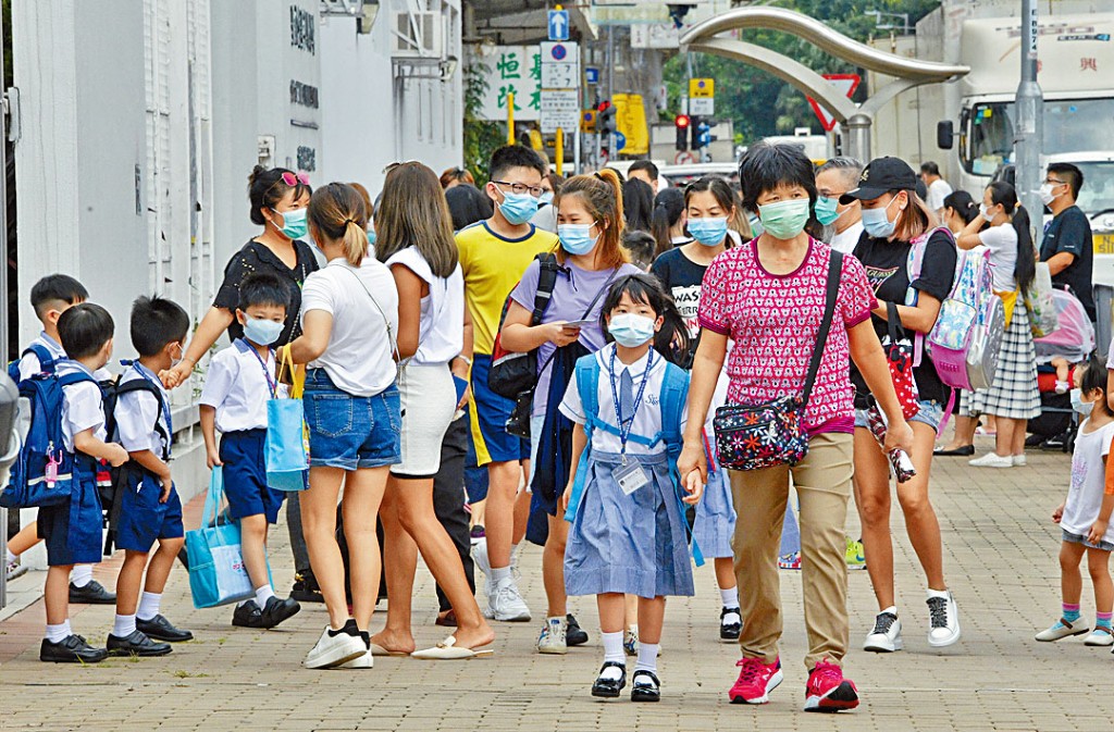 教育局更新指引,准許無打針學童參與畢業禮等半日活動。