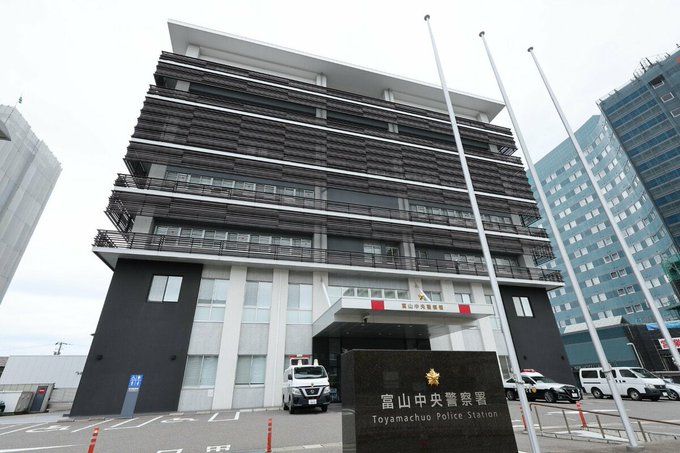 日本富山縣富山市發生近日發生一宗罕見的「黑吃黑」街頭搶劫案。X@Tanakaseiji14 日本富山縣富山市發生近日發生一宗罕見的「黑吃黑」街頭搶劫案。X@Tanakaseiji14
