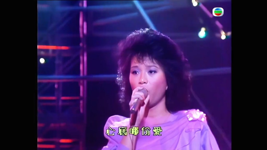 黃寶欣於1985年參加《第四屆新秀歌唱大賽》。 黃寶欣於1985年參加《第四屆新秀歌唱大賽》。