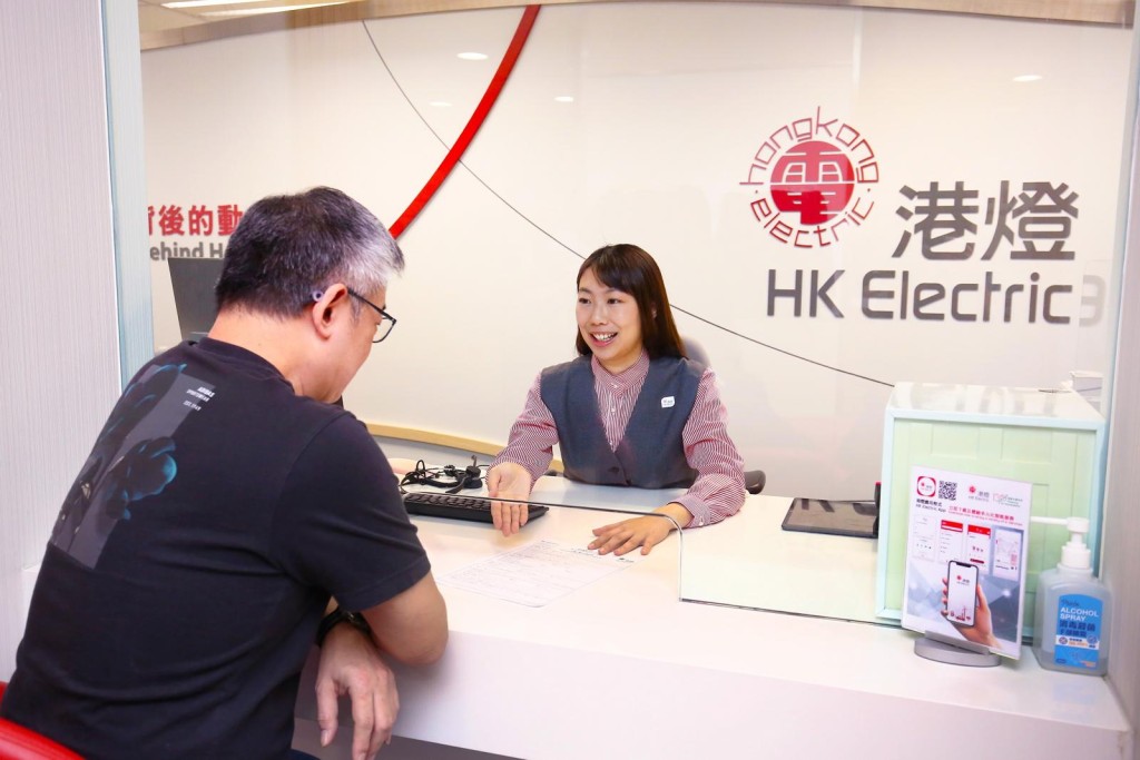 Jennie 去年首度獲提名香港零售管理協會「傑出服務獎」,即獲得「零售服務(基層 級別)」金獎,更以「卓越」成績通過神秘顧客考核。 Jennie 去年首度獲提名香港零售管理協會「傑出服務獎」,即獲得「零售服務(基層 級別)」金獎,更以「卓越」成績通過神秘顧客考核。