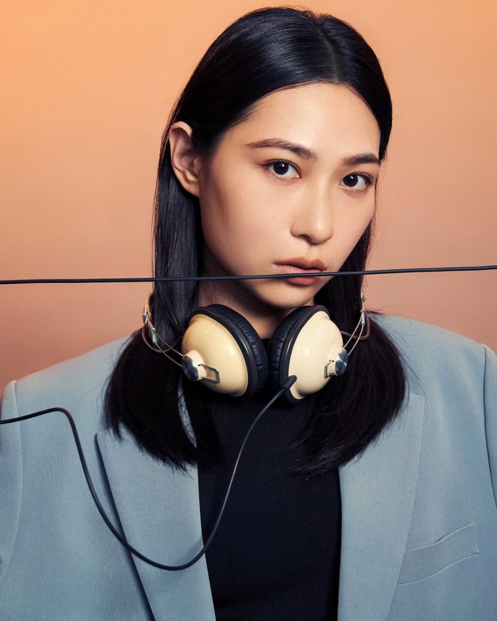 从“文青女神”到“乡音葵芳”，这种落差大到令人难以置信。