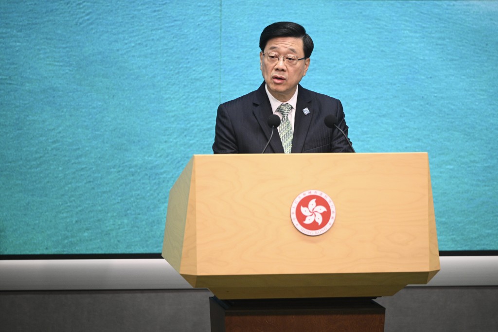 行政長官李家超表示高度重視本港建築工程的施工質素，強調政府必定會嚴格執法。