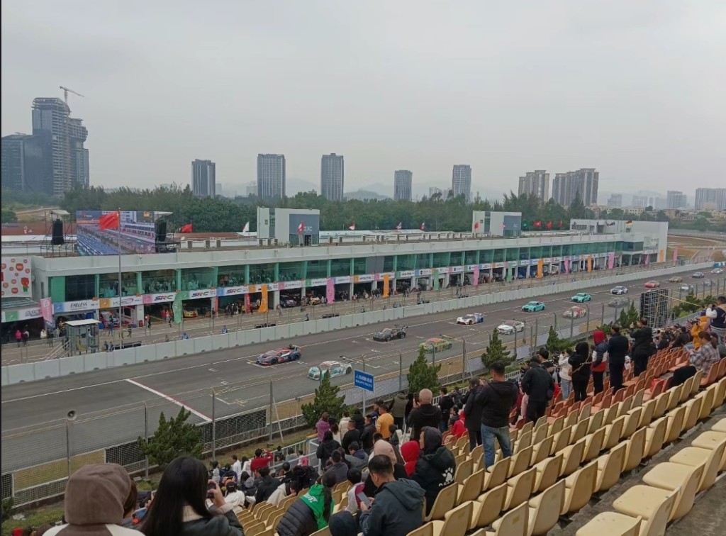 珠海好去处2024 | 7. 珠海国际赛车场 上月中举行赛车活动，门票免费，吸引不少市民入场。（图片来源：小红书＠Happy葱）