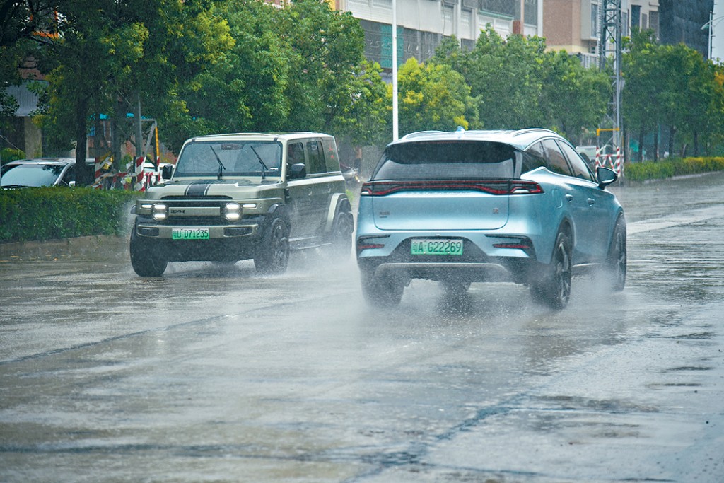 颱風「楊柳」過境，廣州降暴雨。