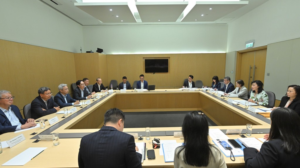 跨部門監察燃油供應專責組轄下公共交通服務特別申請工作組今日召開首次會議。政府新聞處