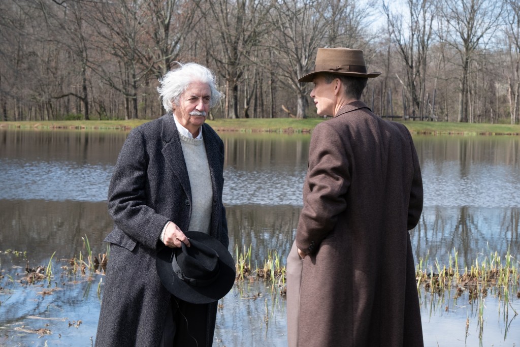 奧本海默｜愛因斯坦（左）早作提醒奧本海默（右）將經歷他所經歷過的一切。