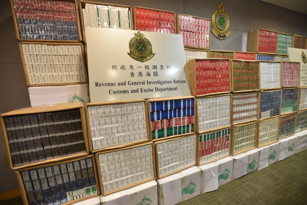 檢獲的私煙。楊偉亨攝