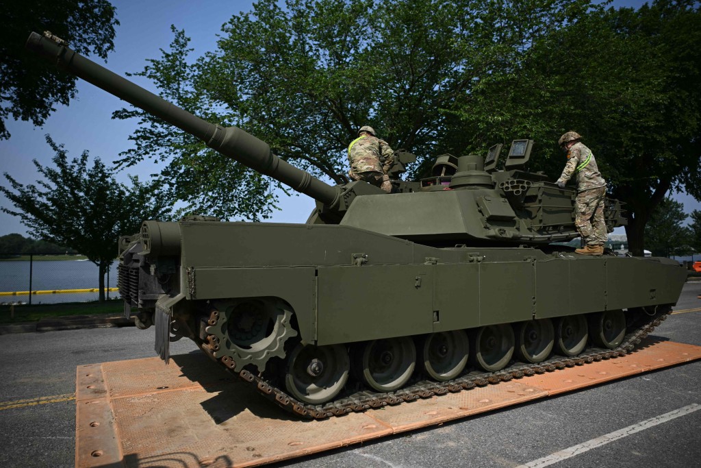 參與閱兵儀式的武器裝備包括M1A2主戰坦克。法新社 參與閱兵儀式的武器裝備包括M1A2主戰坦克。法新社