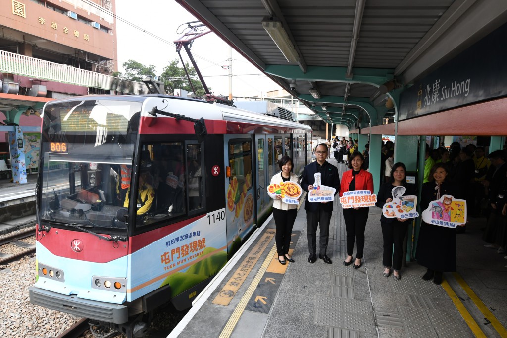 「屯門發現號」專車將於周末及公眾假期期間，以循環綫模式行駛。何健勇攝