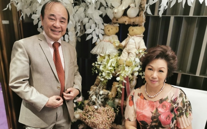 鄧美玲日前跟馬主何文超共偕連理。