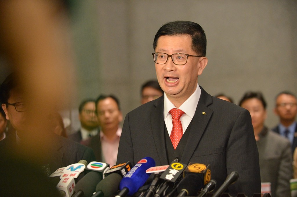 湯修齊表示香港9成市民為不吸煙人士,認為有必要於任何另類吸煙產品廣泛普及前全面禁止。資料圖片