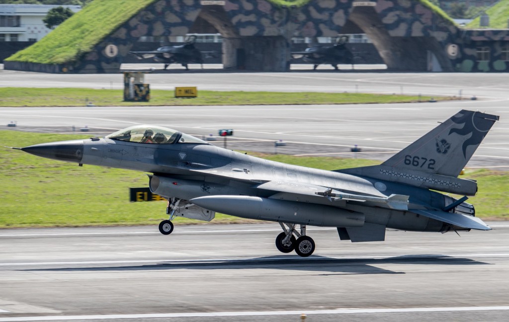 台湾美制F16战机。