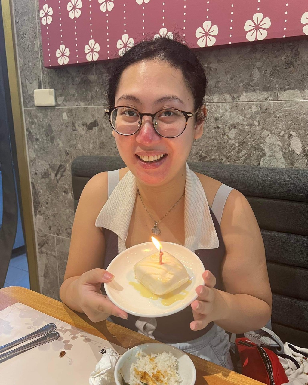 利愛安分享日前慶祝25歲生日的照片。