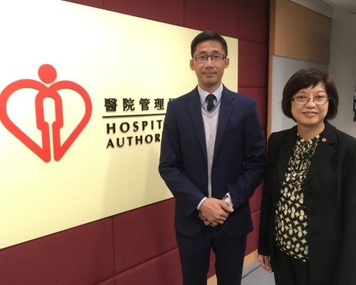 左起：中大中醫教研中心（將軍澳）中醫服務主任，醫管局中醫部主管黃巧雲。