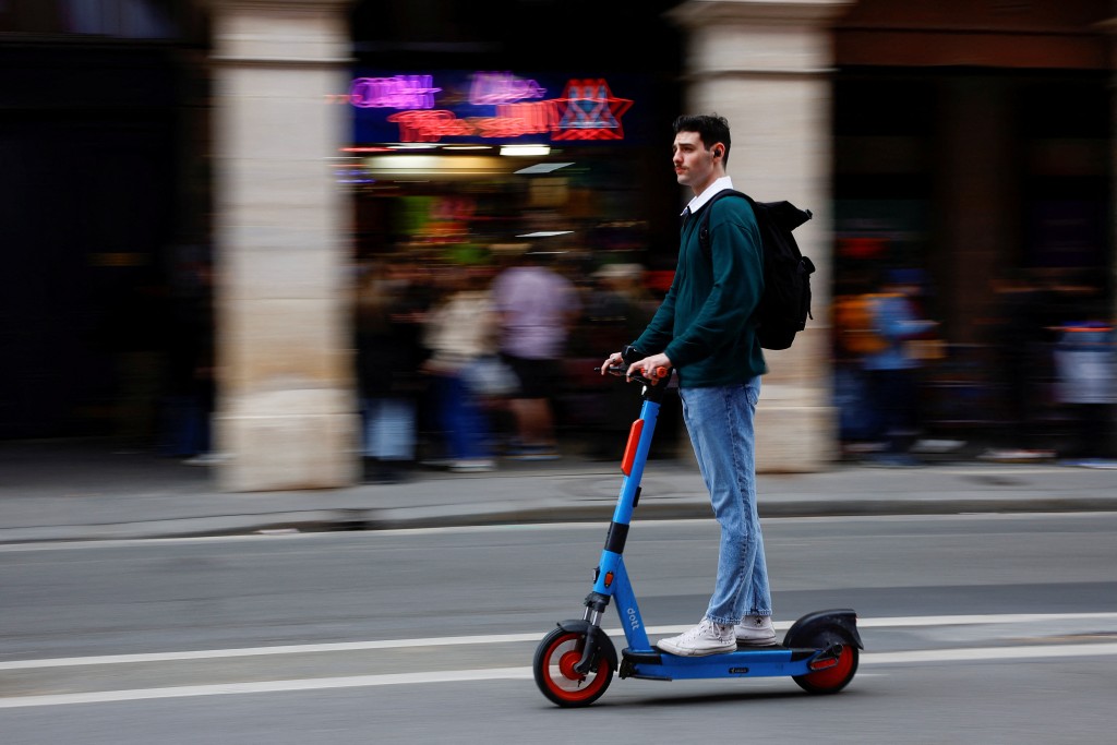 共享电动滑板车意外多，巴黎近9成选民公投同意禁用。 路透
