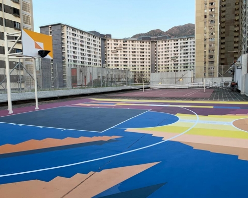 「民坊」與藝術企業SWL合作翻新籃球場。基滙資本提供