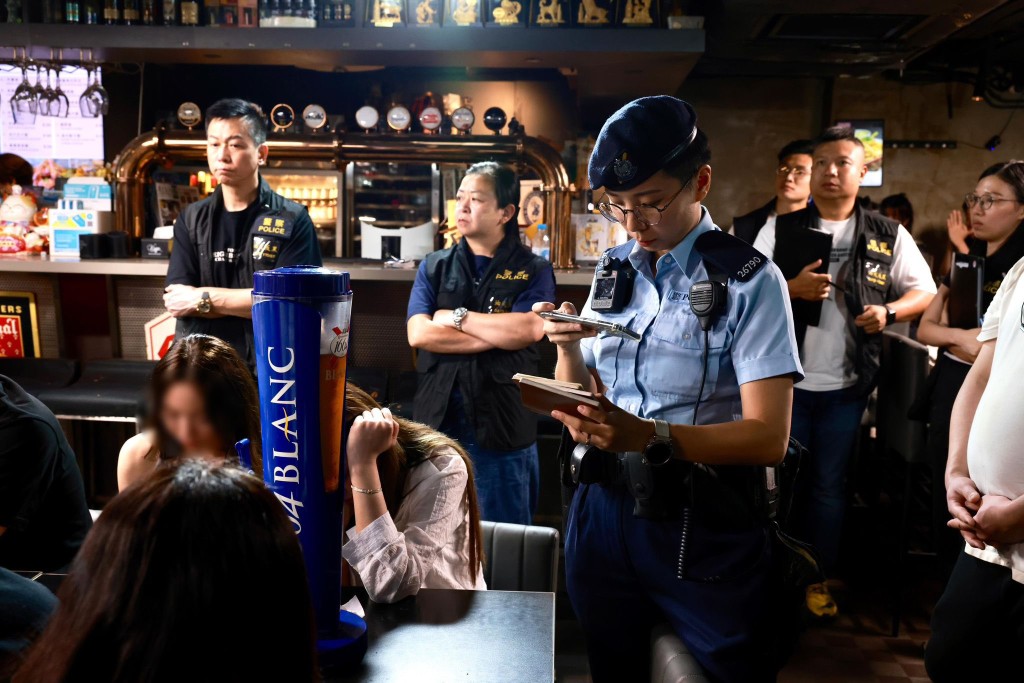 行動中警方巡查全港多區娛樂場所及罪惡黑點。警方FB 行動中警方巡查全港多區娛樂場所及罪惡黑點。警方FB