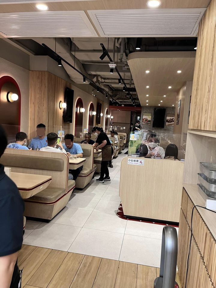 她指，餐厅无法使用手机支付或信用卡。「香港茶餐厅及美食关注组」FB