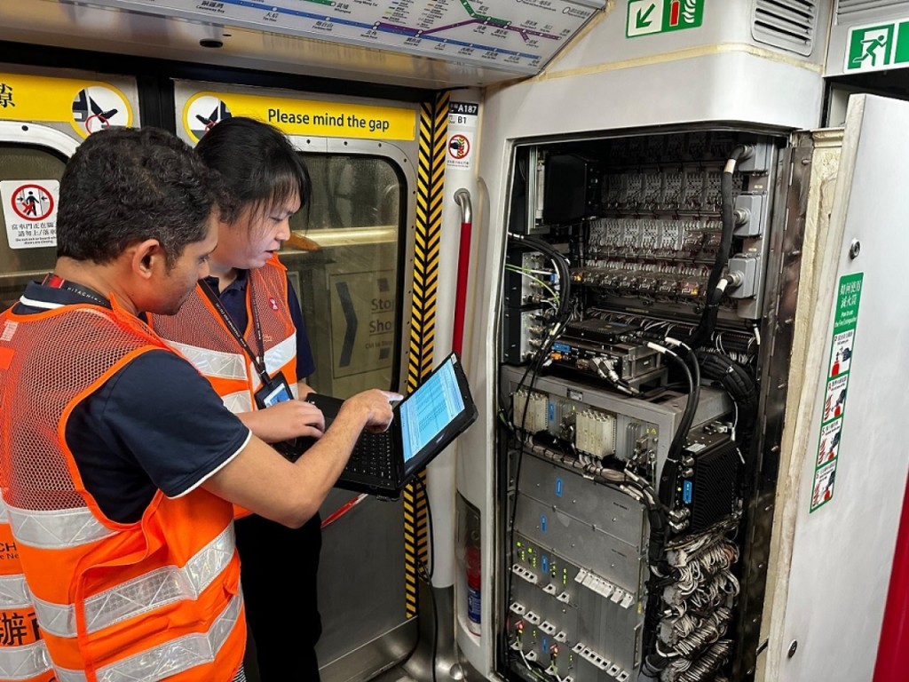港鐵8月初於葵興站進行新信號系統列車測試。