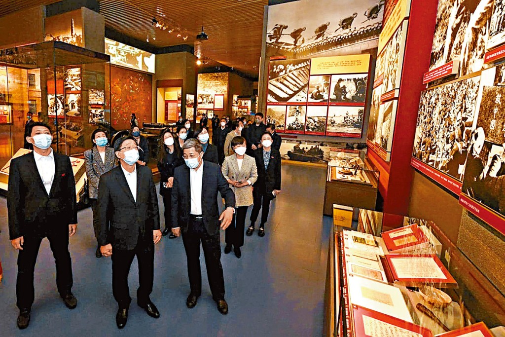 李家超參觀中國共產黨歷史展覽館。