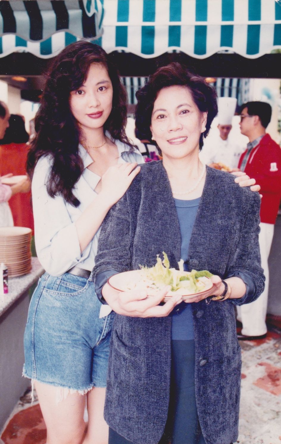 林翠與王羽三名女兒，只有王馨平入行做明星。
