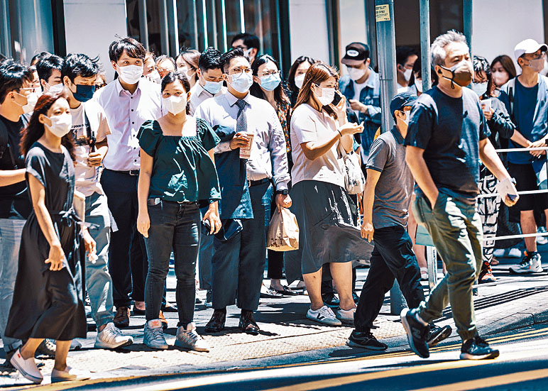 今年多家保險公司調高自願醫保保費，其中4家是首度加價。