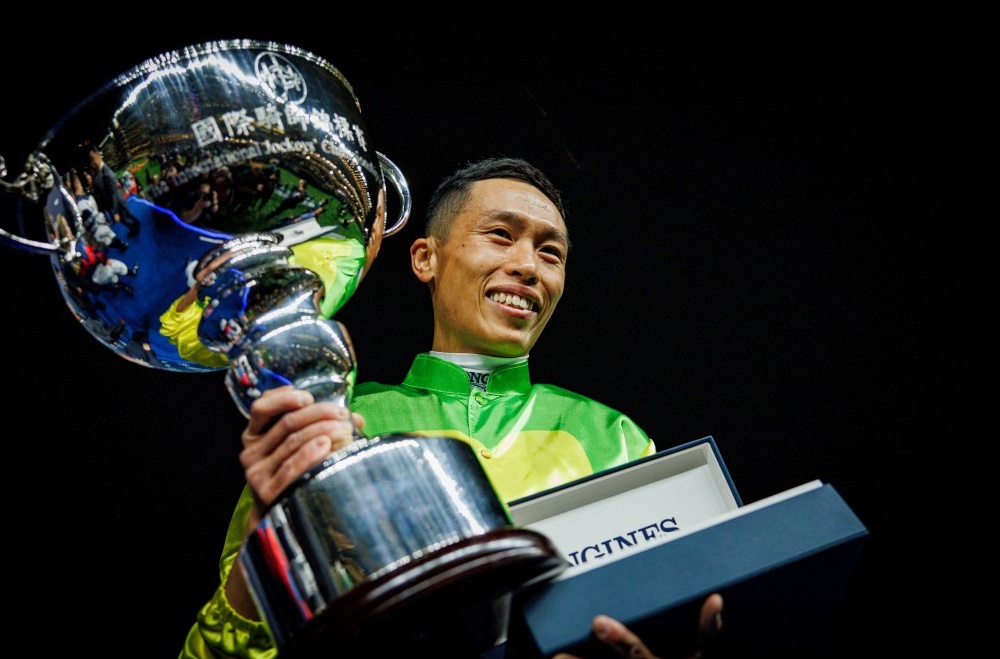 騎師何澤堯近日榮膺2026香港十大傑青。 騎師何澤堯近日榮膺2026香港十大傑青。