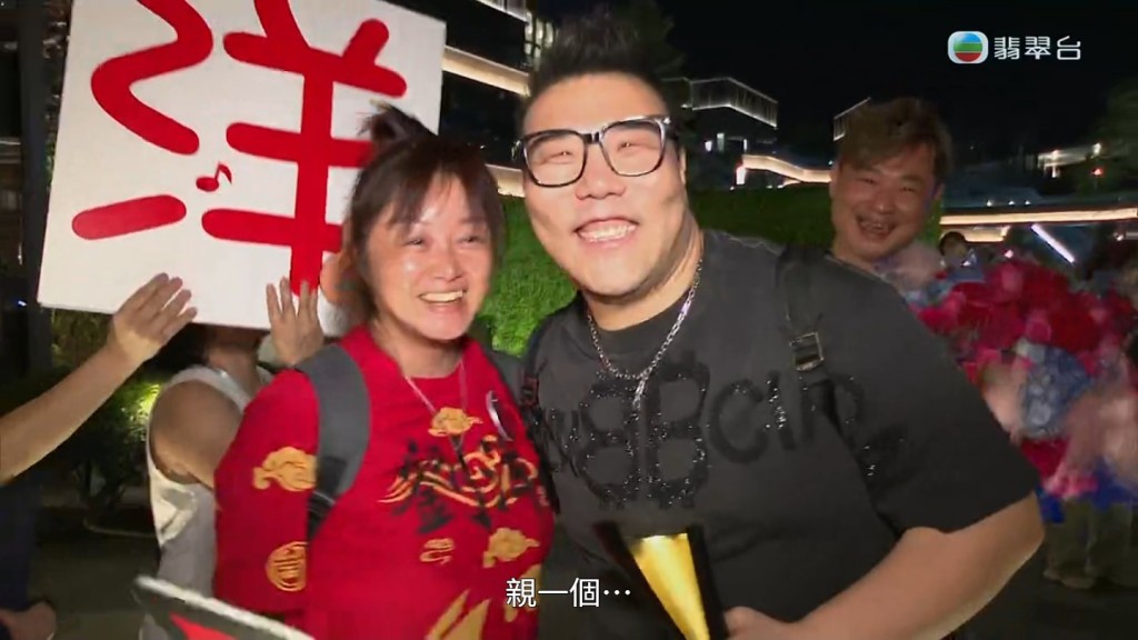 劉洋罕有在鏡頭前放閃。 劉洋罕有在鏡頭前放閃。