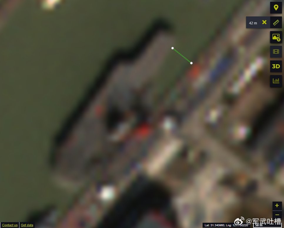 卫星图显示，「福建舰」正被推离码头。