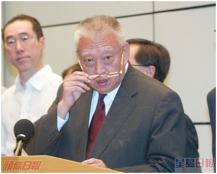 董建華最終撤回廿三條草案。資料圖片