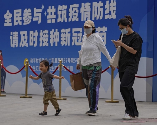 國台辦日前公布對台灣市民搭乘民航客運航班到大陸接種疫苗的妥善安排。美聯社圖片