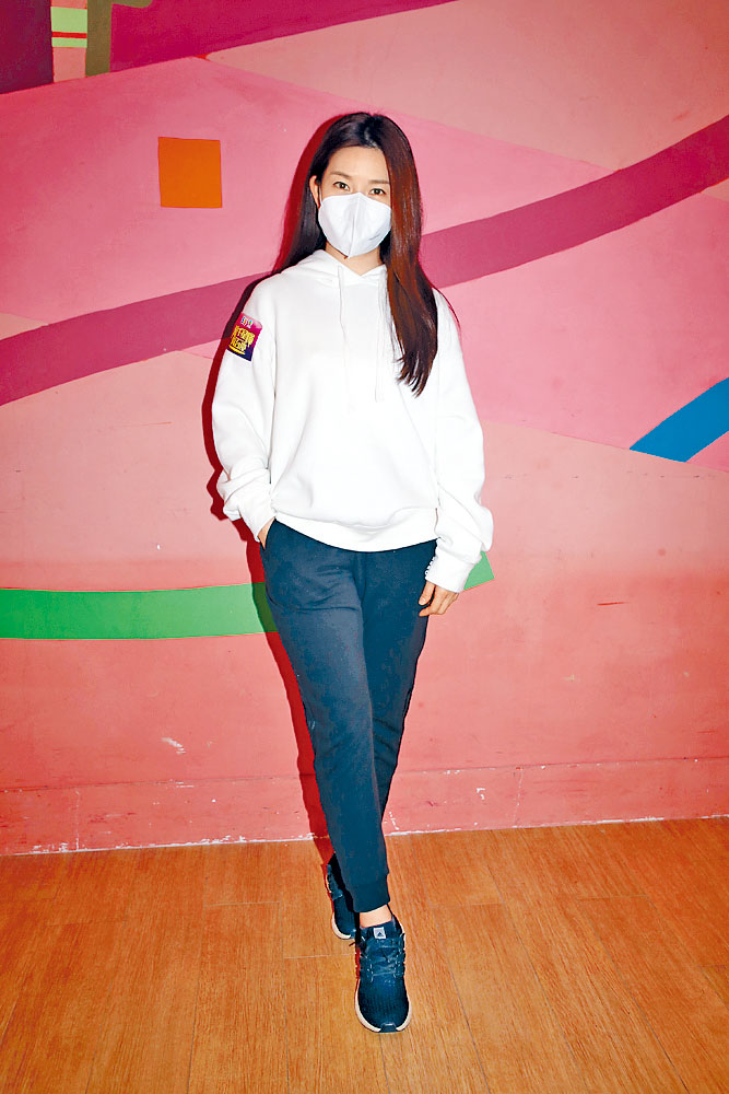 美妮自爆肥足25磅。