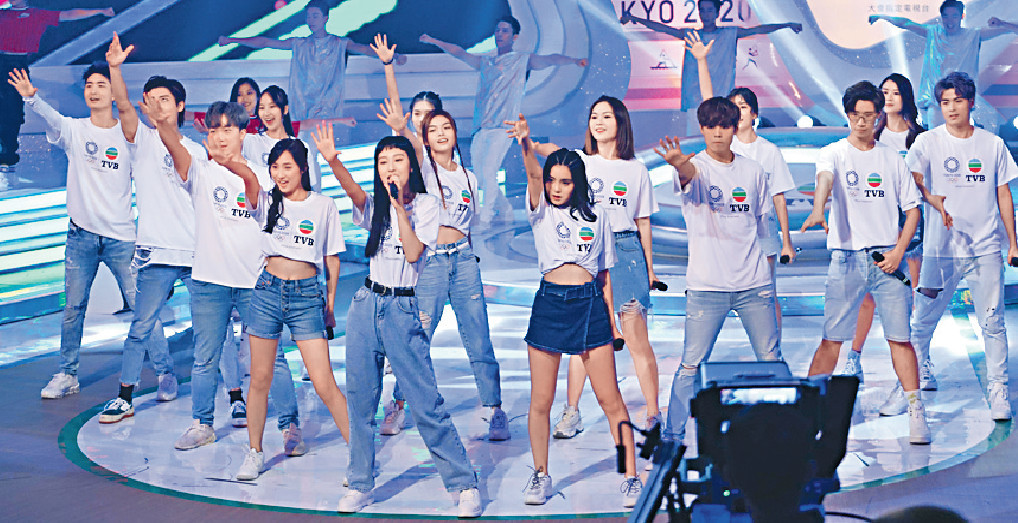 ■炎明熹及姚焯菲等在節目上載歌載舞。