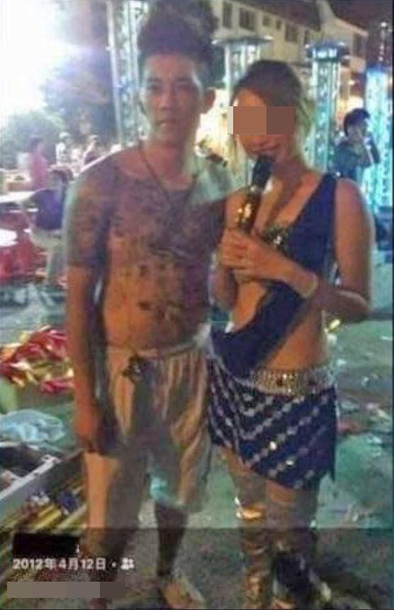 威威陳年舊照不斷出土。