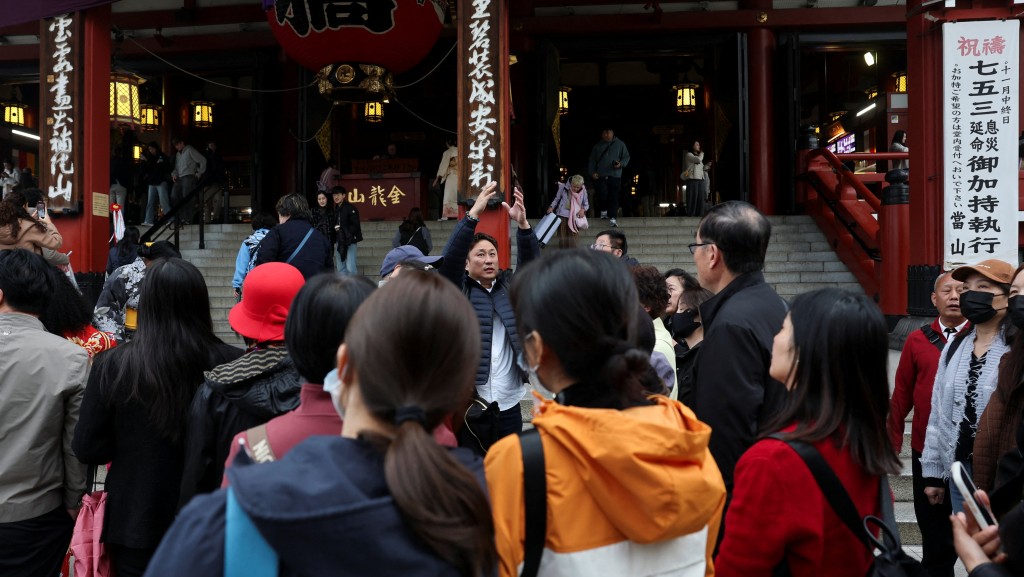 旅遊業界指，即使中東地區戰亂，大批港人仍會趁復活節前往日本遊玩。 路透社圖片