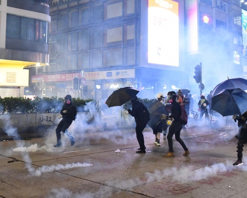 警方於九龍一帶驅散行動,籲市民勿逗留觀看。