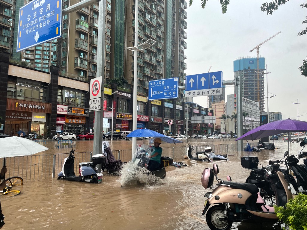 龍華大道水浸。