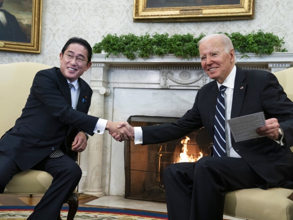 近期美国大力推进与日本和韩国的军事联盟。美联社