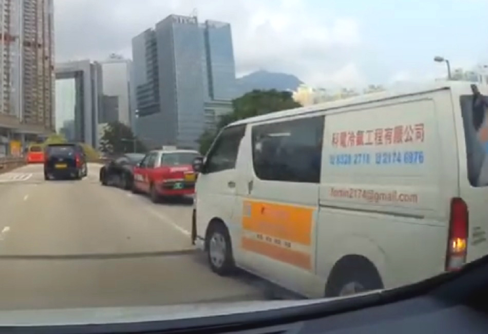 太子道東往觀塘方向4車相撞。網民Sam Chu圖片