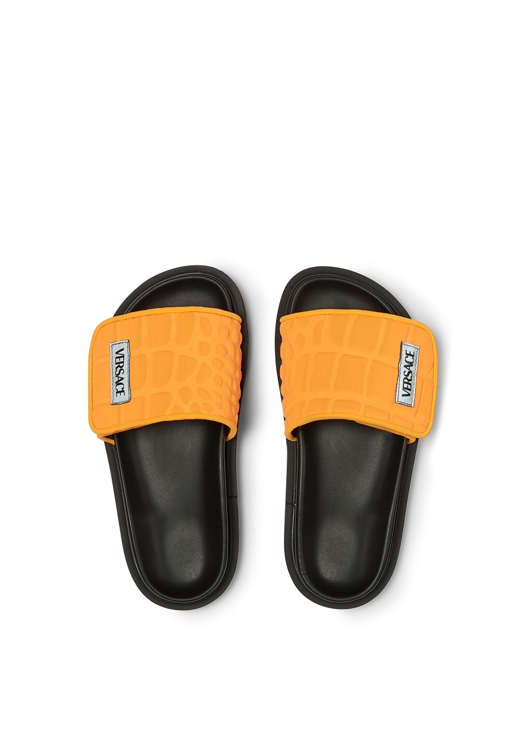 橙色鱷魚壓紋拖鞋/$2,000-$2,300。