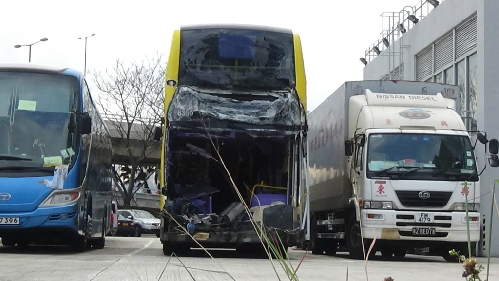 肇事的城巴於九龍灣汽車拘留中心。
