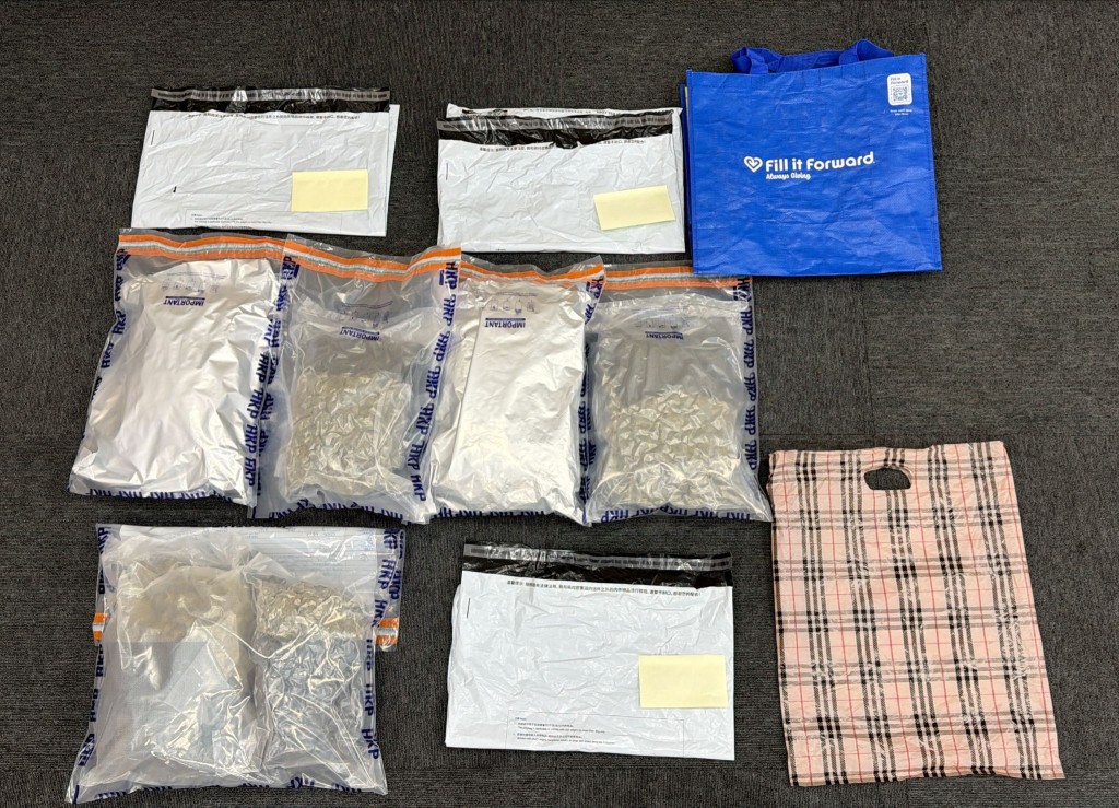 警方展示檢獲的毒品。