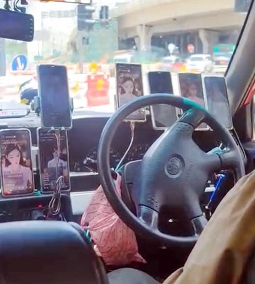 早前有網友指的士司機在車頭擺7部手機。niyanfeng@Threads 早前有網友指的士司機在車頭擺7部手機。niyanfeng@Threads