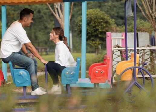 Christy在IG貼出跟未婚夫的甜蜜合照。