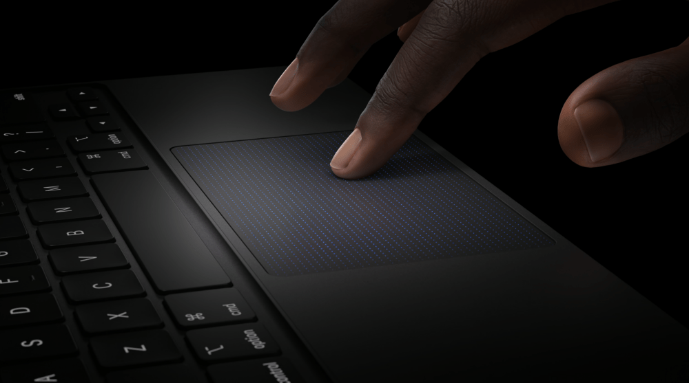 新精妙键盘拥有更大的玻璃触控板，并具备触感反应。